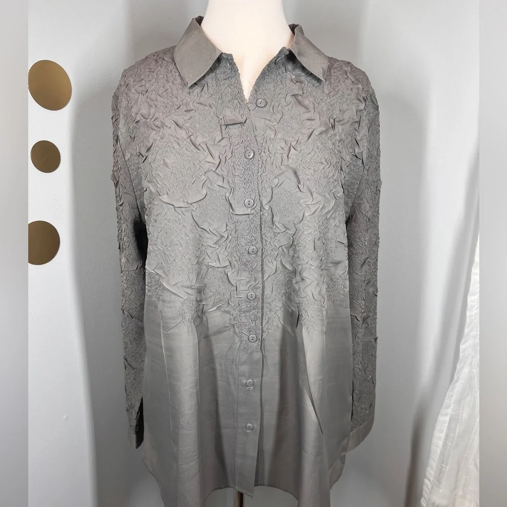 EUC Chico’s Crinkle Texture Blouse - Picture 2 of 7